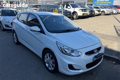 White 2018 Hyundai Accent Hatchback Sport