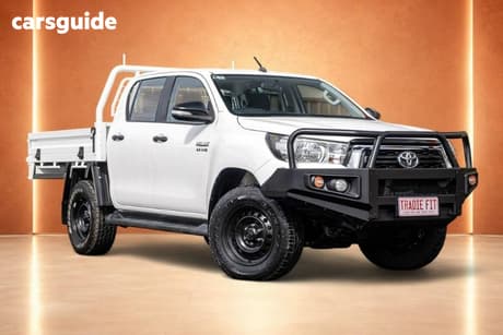 White 2018 Toyota Hilux Double Cab Chassis Sr (4X4)