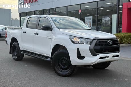 White 2022 Toyota Hilux Double Cab Pick Up Sr (4X4)