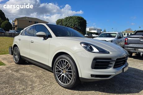 Grey 2023 Porsche Cayenne Wagon Platinum Edition