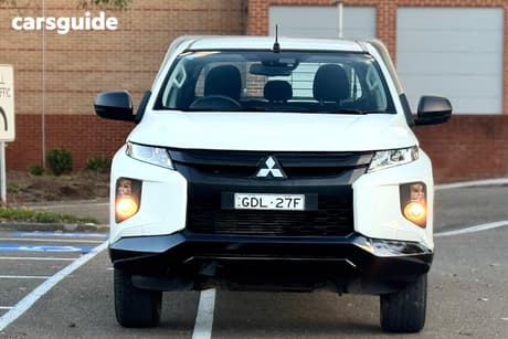 White 2022 Mitsubishi Triton Double Cab Chassis Glx (4X4)