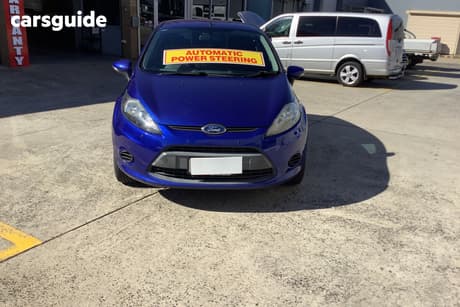 Blue 2013 Ford Fiesta Hatchback Lx