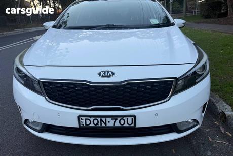 White 2017 Kia Cerato Hatchback Sport
