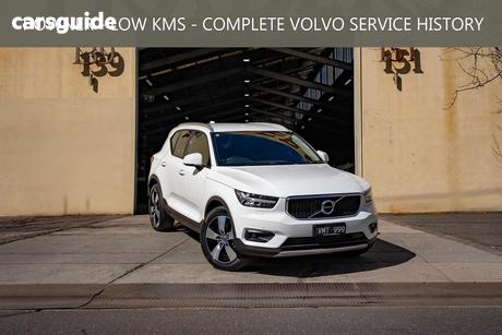 White 2021 Volvo XC40 Wagon T4 Momentum (Fwd)