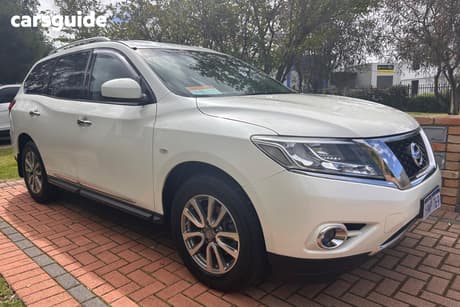White 2015 Nissan Pathfinder Wagon St (4X2)