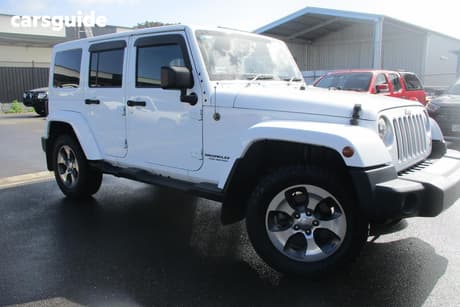 White 2017 Jeep Wrangler Unlimited Hardtop Overland (4X4)