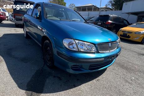 Blue 2001 Nissan Pulsar Sedan St