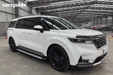 White 2023 Kia Carnival Wagon Special Edition
