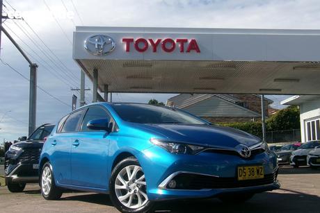 Blue 2017 Toyota Corolla Hatchback Ascent Sport
