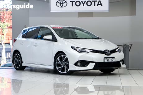 White 2017 Toyota Corolla Hatchback Zr