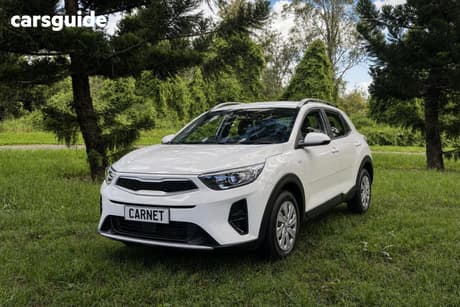 White 2023 Kia Stonic Wagon S