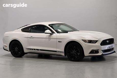 Silver 2017 Ford Mustang Coupe Fastback Gt 5.0 V8