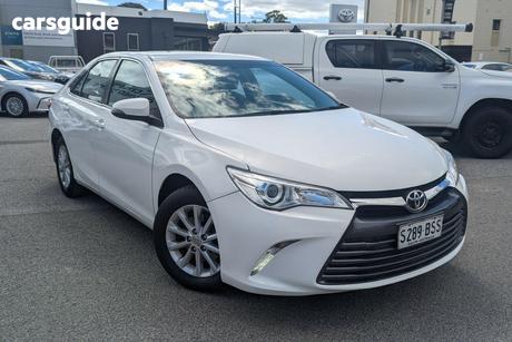 White 2017 Toyota Camry Sedan Altise