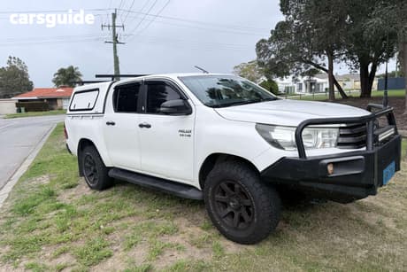White 2017 Toyota Hilux Dual Cab Chassis Sr (4X4)