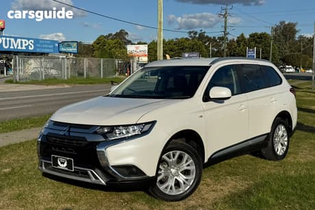 White 2020 Mitsubishi Outlander Wagon Es 7 Seat (2Wd)
