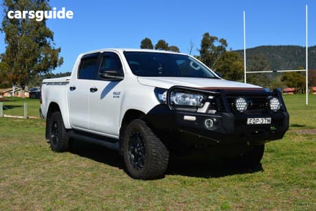 White 2020 Toyota Hilux Double Cab Chassis Sr (4X4)