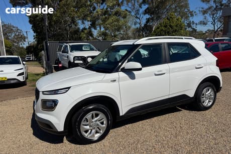 White 2023 Hyundai Venue SUV