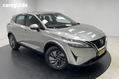 Silver 2023 Nissan Qashqai Wagon St