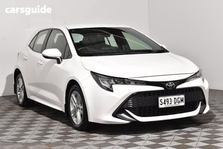 White 2018 Toyota Corolla Hatchback Ascent Sport