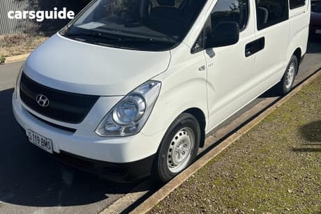 White 2011 Hyundai Iload Van Crew