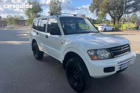 White 2002 Mitsubishi Pajero Wagon Glx Lwb (4X4)