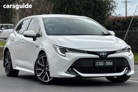 White 2019 Toyota Corolla Hatchback Zr (Hybrid)