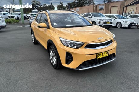 Yellow 2024 Kia Stonic Wagon S