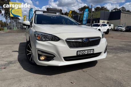 White 2017 Subaru Impreza Hatchback 2.0L (Awd)