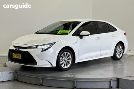 White 2022 Toyota Corolla Sedan Ascent Sport + Navi Hybrid