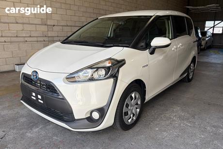 White 2017 Toyota Sienta Wagon (Hybrid) G