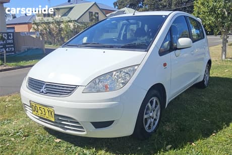 White 2008 Mitsubishi Colt Hatchback Es
