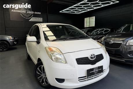 White 2005 Toyota Yaris Hatchback Yr