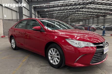 Red 2015 Toyota Camry Sedan Altise