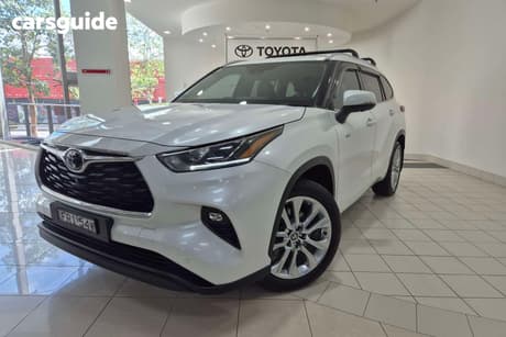 White 2024 Toyota Kluger Wagon Grande Hybrid Awd