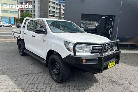 White 2017 Toyota Hilux Dual Cab Chassis Sr (4X4)