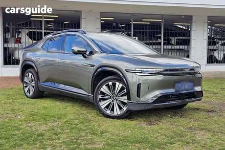 Green 2025 Deepal E07 SUV PERFORMANCE 4WD