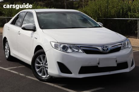White 2015 Toyota Camry Sedan Hybrid H