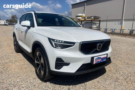 White 2024 Volvo XC40 Wagon Plus B4