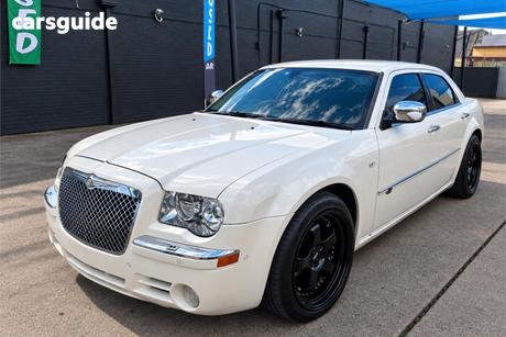White 2010 Chrysler 300C Sedan 5.7 Hemi V8
