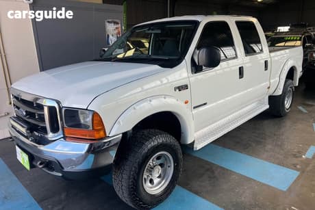 White 2005 Ford F250 Crew Cab Pickup Xlt (4X4)