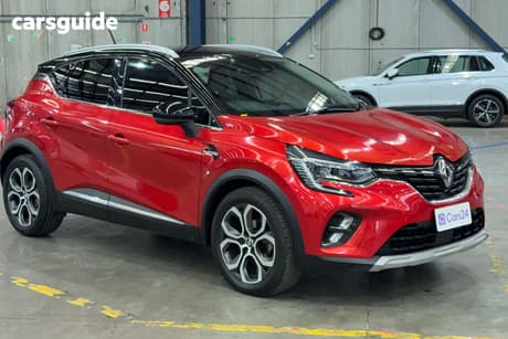 Red 2021 Renault Captur Wagon Intens