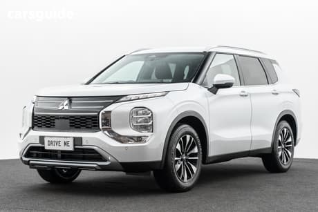 White 2025 Mitsubishi Outlander Wagon Ls 7 Seat (Awd)