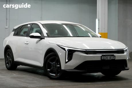 White 2025 Kia K4 Hatchback S
