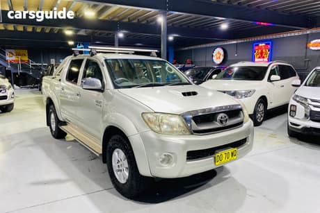 Silver 2010 Toyota Hilux Dual Cab Pick-up Sr5 (4X4)