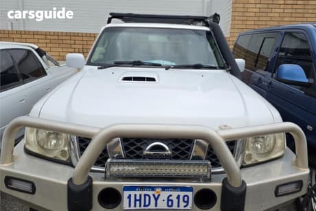 White 2005 Nissan Patrol Wagon St (4X4)