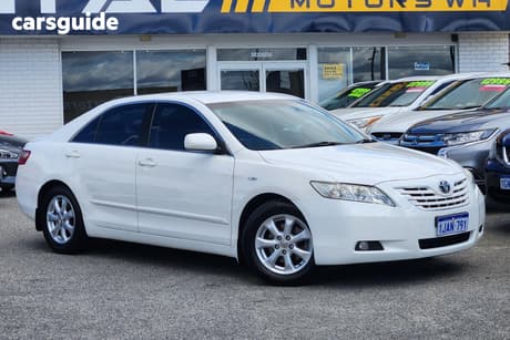 White 2006 Toyota Camry Sedan Altise