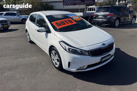 White 2016 Kia Cerato Hatchback S