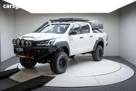 White 2017 Toyota Hilux Dual Cab Utility Sr (4X4)