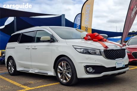 White 2016 Kia Carnival Wagon Platinum