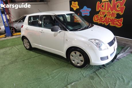 White 2010 Suzuki Swift Hatchback